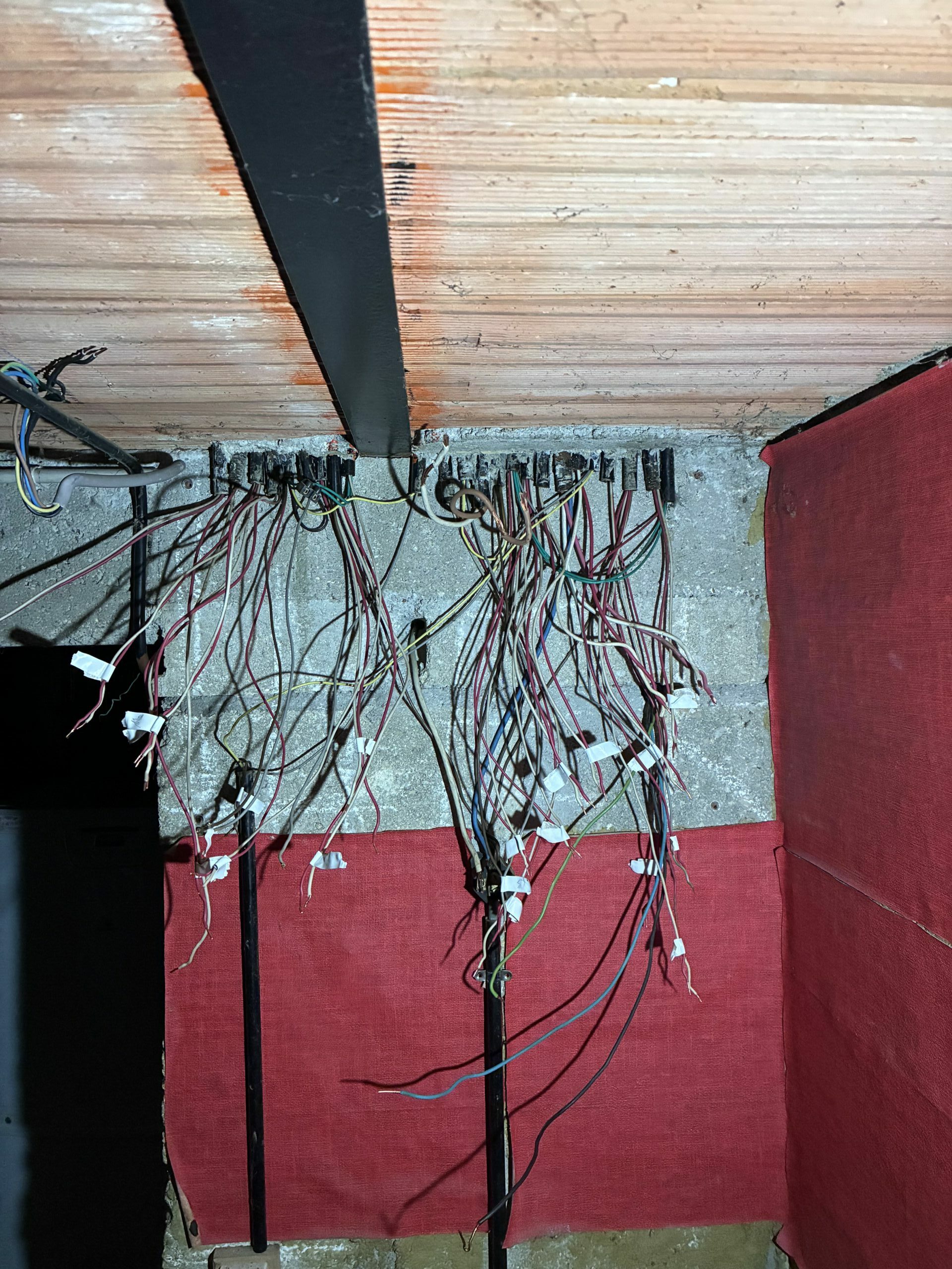 électricité Générale : tableau électrique en cours de câblage - 91 Gometz le Chatel par électricien 91 Veysset Ylann
